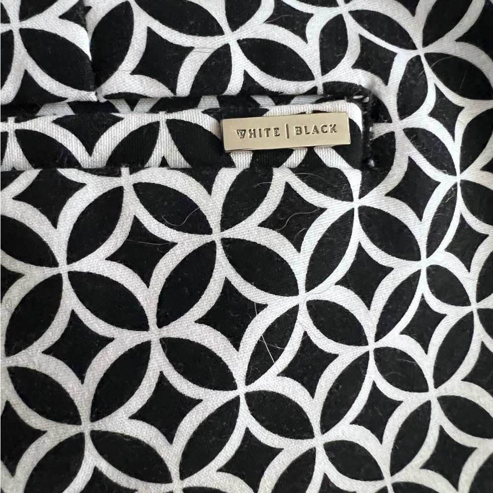 White House Black Market - Black & White Bermuda Shorts - Picture 4 of 7